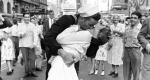 Legendary Life V-J Day 'Kiss'. Sailor Dies 95.